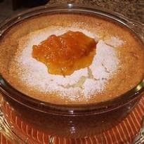 Torta de ricota com calda de damasco