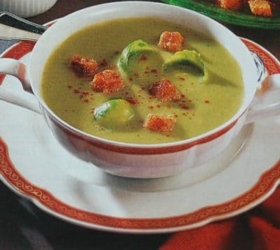 Creme de couves de bruxelas com croutons