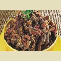 Carne Desfiada com Tomate e Majericão