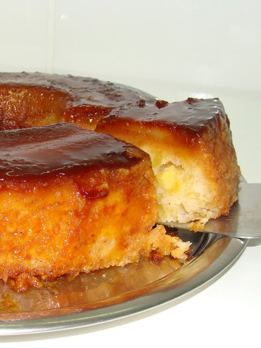 Pudim de mandioca com queijo e coco