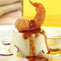 Mousse de Coco com Molho de Camarão