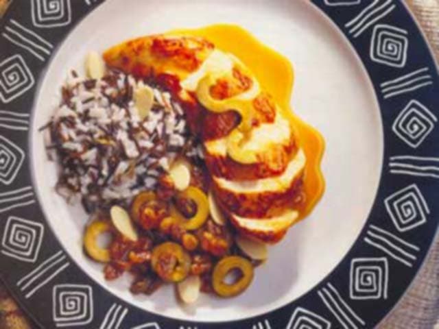 Frango Refogado com Passas e Azeitonas