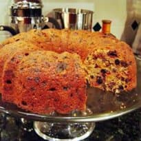 Bolo de frutas com leite condensado