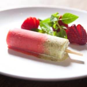 Picolé de Morango com Manjericão
