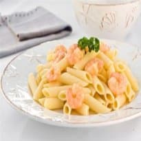 Macarrão ao molho de laranja e camarão