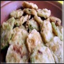 Abobrinha frita com cebola