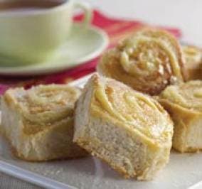 Pão doce recheado com creme de laranja