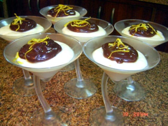 Taças de mousse de limão siciliano e ganache