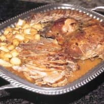 Pernil com Ervas e molho madeira