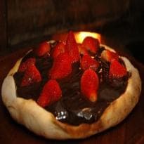 Minipizza de morango com chocolate