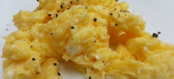 Ovos Mexidos com Casca de Banana