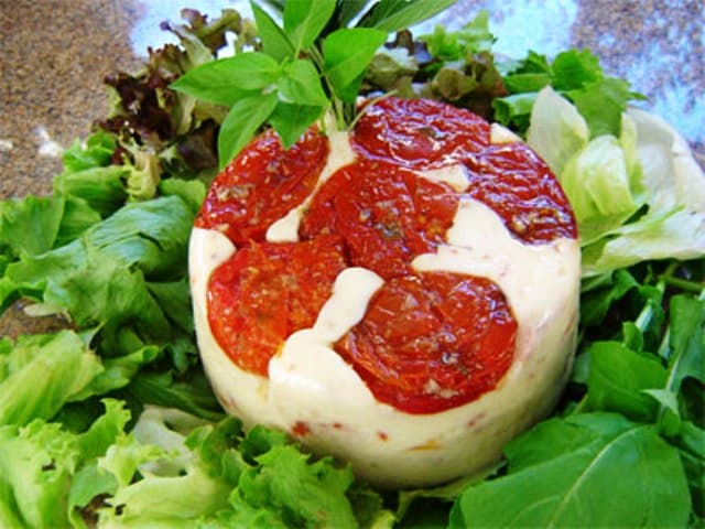 Queijo cremoso com tomates secos