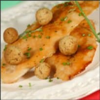 Filés de Frango com Bolinhas de Pão
