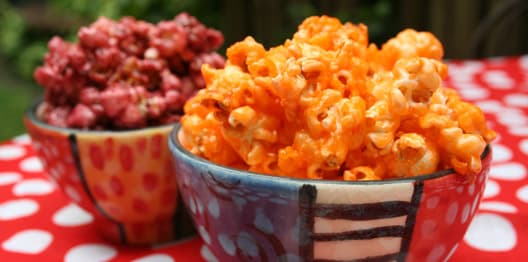 Pipoca doce colorida com Suco em Pó