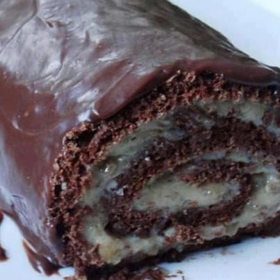 Rocambole de Nozes coberto com Chocolate