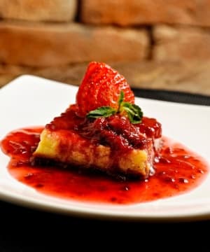 Cheesecake com Calda de Frutas Vermelhas
