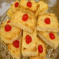 Sanduíches assados de catupiry e coco