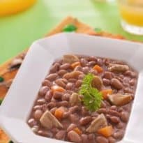 Feijão com frango e cenoura