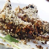 Carré de Cordeiro em crosta de gergelim