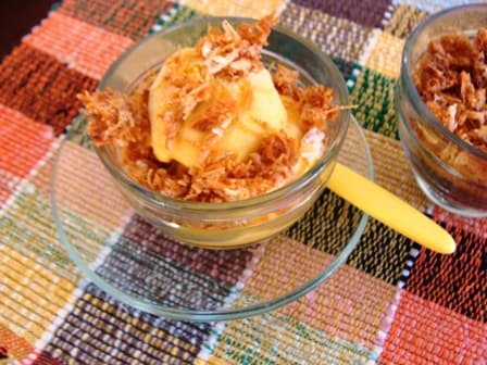 Farofa crocante com sorvete de abóbora