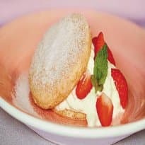 Tortinha de Morango e Chantilly