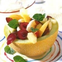 Salada de frutas com hortelã no melão