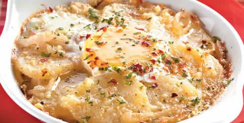 Batata assada com cebola e ovo