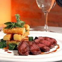 Filé de Avestruz com Julienne de Legumes