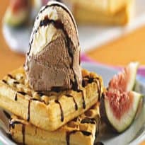 Waffle com Sorvete e Figo