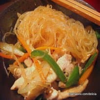 Harusame de frango com vegetais