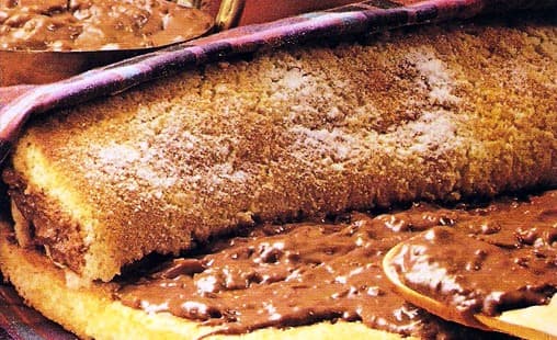 Rocambole com Creme de Chocolate e Damasco