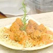 Espaguete com Almôndegas