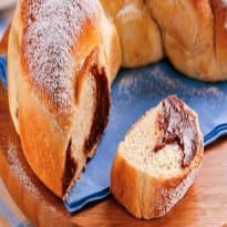 Rosca com creme de brigadeiro