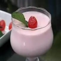 Pudim mousse de cereja