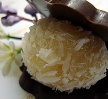 Perolas de Beijinhos em Ostra de Chocolate