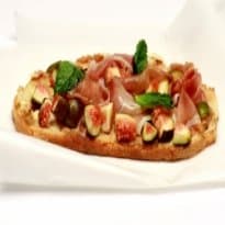 Brusqueta de presunto cru com figo