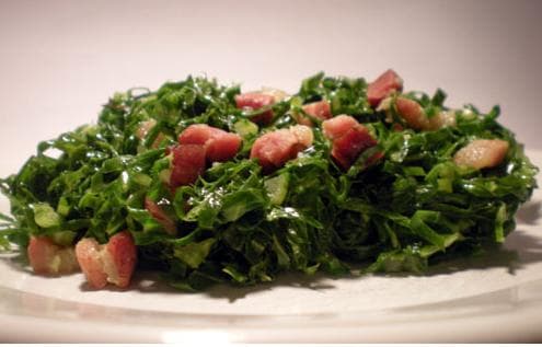 Salada de Couve com Bacon e Calabresa
