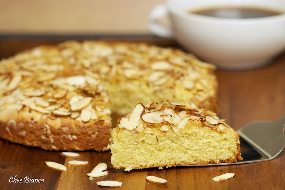 Bolo de limão com amêndoas