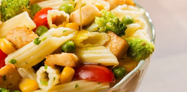 Macarrão Penne Speciale com Legumes e Frango