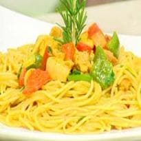 Macarrão com Frango ao Curry