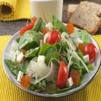 Salada de queijo e espinafres