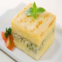 Lasanha de bacalhau com purê de mandioca