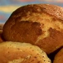 Broinha de fubá com queijo canastra