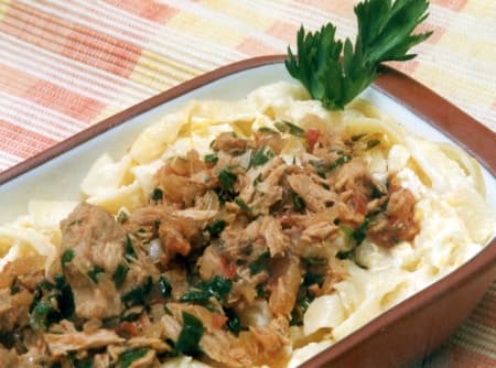 Talharim de forno com atum