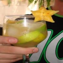 Caipirinha de Lima da Pérsia e Carambola