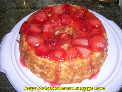 Bolo de morango trufado