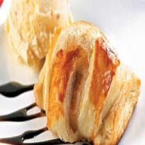 Maçã Assada com Massa Folhada e Sorvete