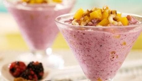 Sorvete de Creme com Amoras e Pêssego