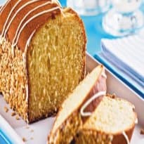 Bolo amanteigado com chocolate branco