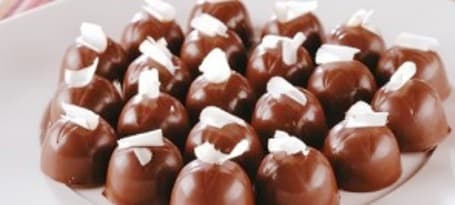 Bombom de Pão de Ló e Castanha do Pará